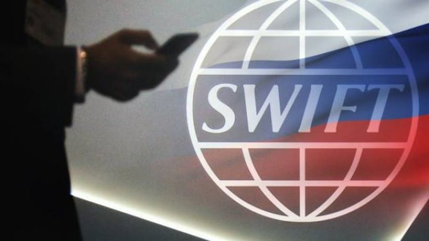 ЕС отключает ряд российских банков от SWIFT, - глава Еврокомиссии