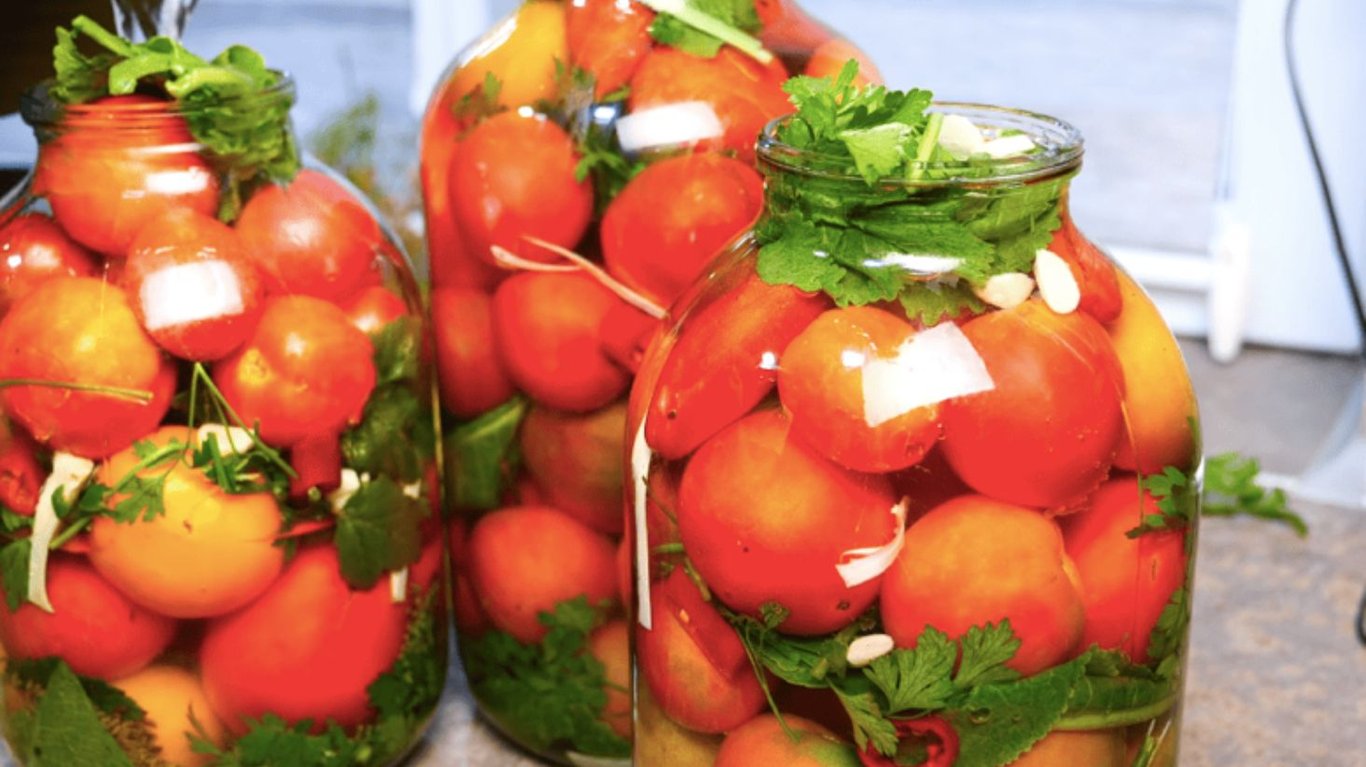 простой бабушкин рецепт квашеных помидоров