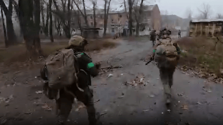 Бойцы ССО уничтожили российскую ДРГ в Покровске — видео - 285x160