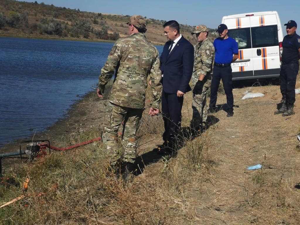 Территорию вокруг озера перекрыли. Фото: МВД Молдовы.