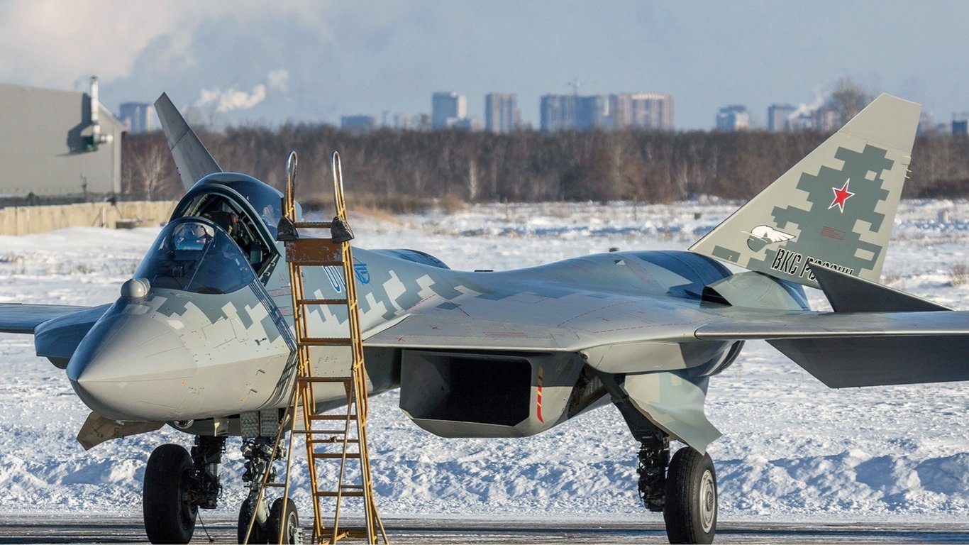 Росіяни приховують використання сучасних літаків Су-57 у війні в Україні