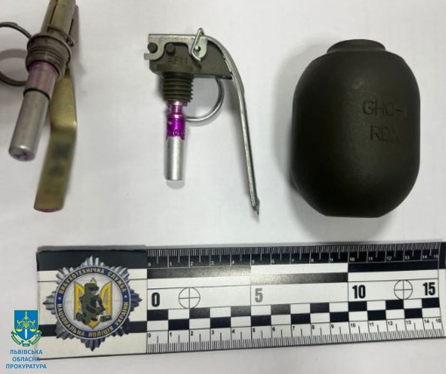 У Львові затримали двох чоловіків, які продавали зброю