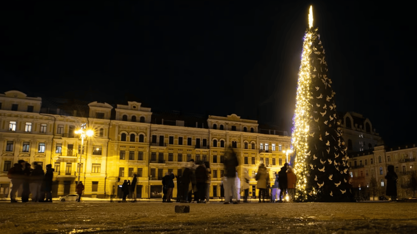 В Киеве установят новогоднюю елку — за чьи деньги