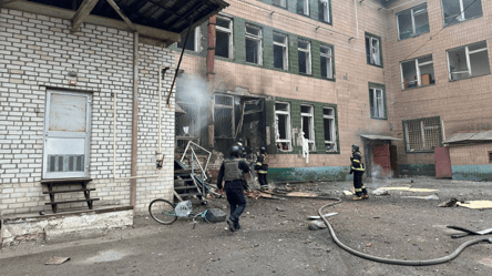 Пошкоджені будинки та автомобілі — в ОВА розповіли про наслідки вчорашніх обстрілів Харківщини - 290x160