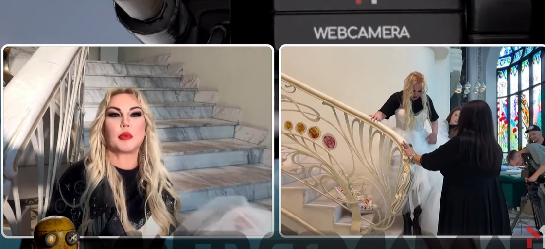 Камалія у весільній сукні