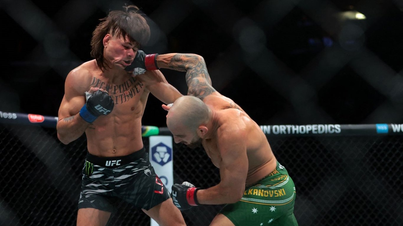 Алекс Волкановски – Диего Лопес бой