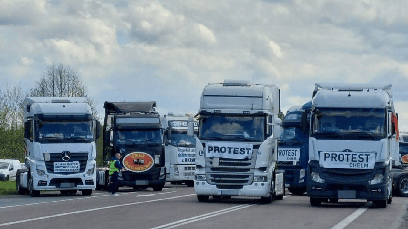 Политолог назвал причины забастовки польских перевозчиков на границе
