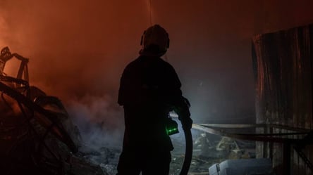 Горять кафе і склад: наслідки нічного обстрілу Києва - 290x160