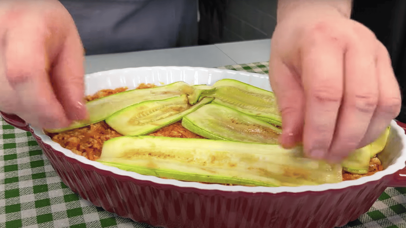 домашня лазанья з кабачків із м’ясом та соусом бешамель