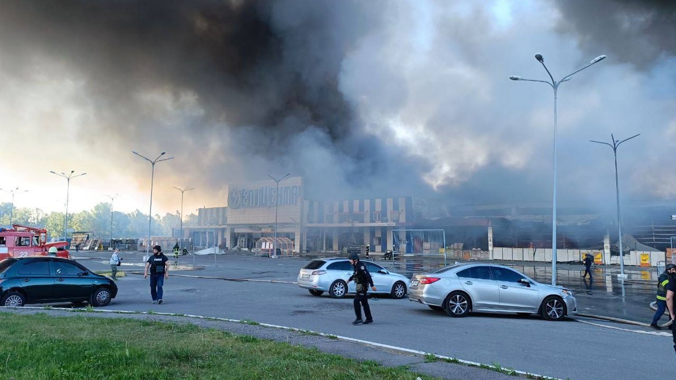 У Харкові всередині гіпермаркету, в який влучили росіяни, могло бути 200 людей, — Терехов