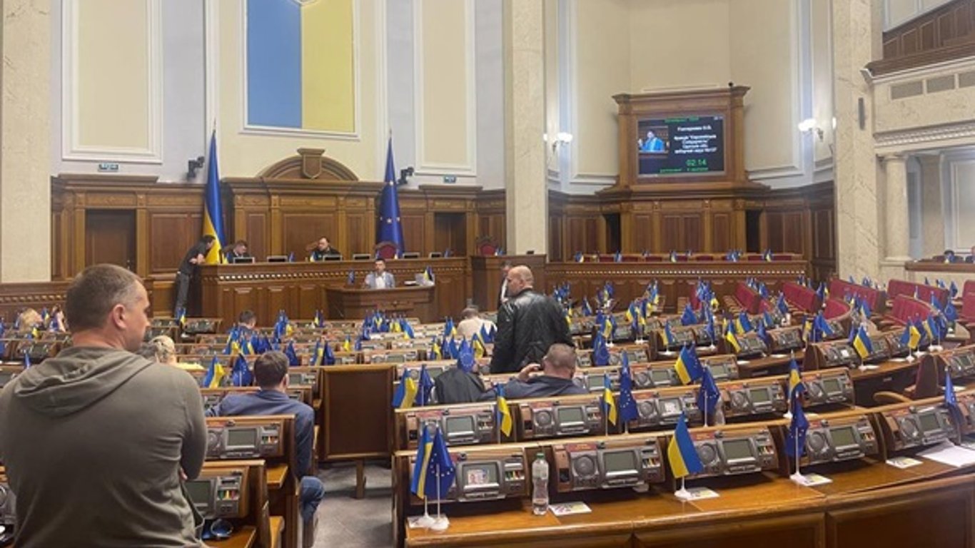 Камельчук объяснил, почему на рассмотрение законопроекта о мобилизации осталось всего 30 нардепов