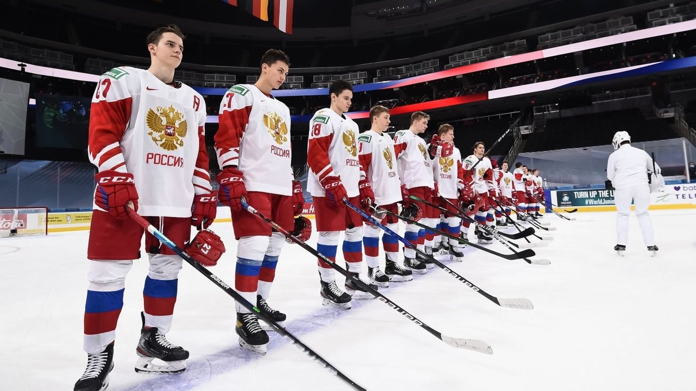 Россиянам продлили отстранение в хоккее