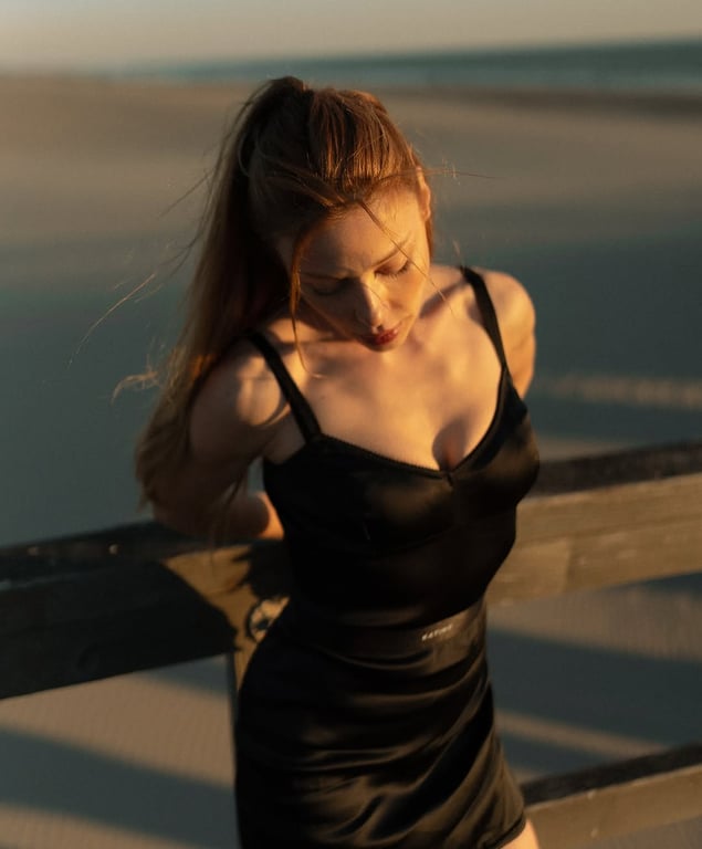 Тина Кароль в коротком платье