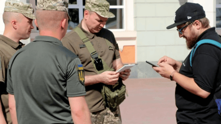 В Черновицком ТЦК отреагировали на драку между военным и гражданским мужчиной - 285x160