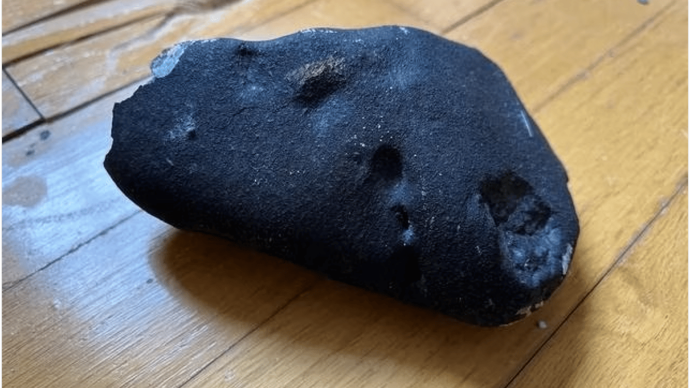 У США метеорит падаючи продірявив дах у житловому будинку