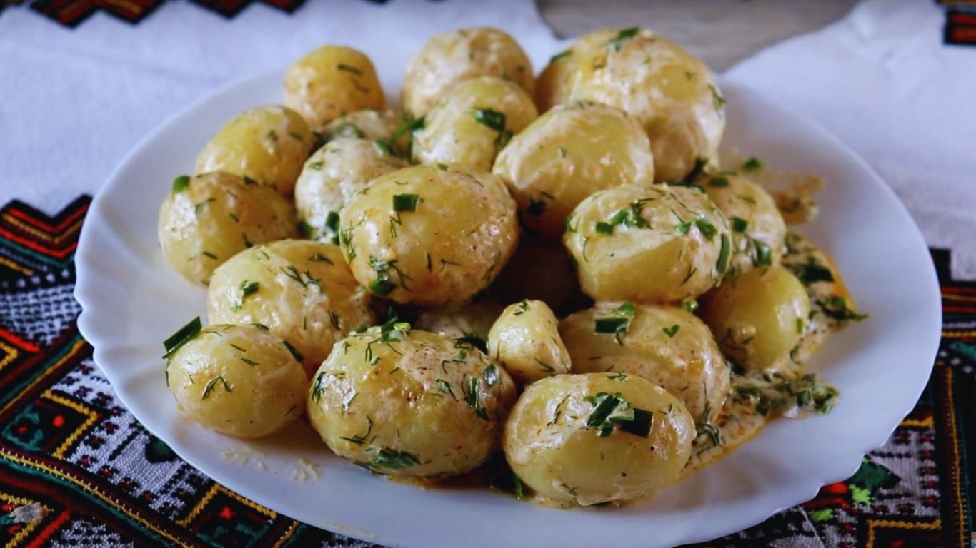 Як приготувати молоду картоплю з вершковим соусом — покроковий рецепт