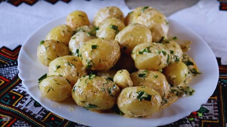 Рецепт смачної молодої картоплі з вершковим соусом - 290x166