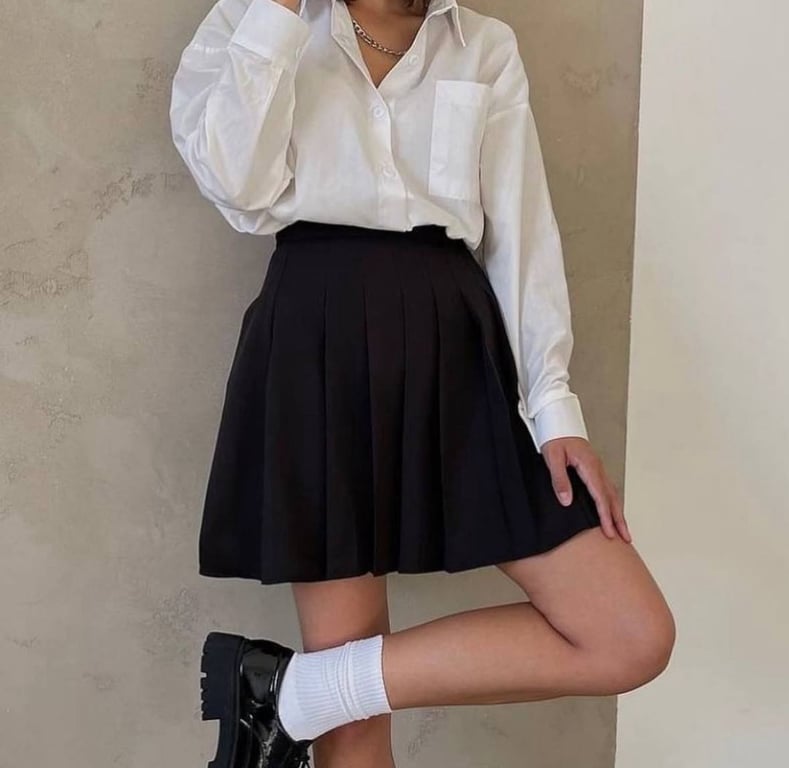 Стильна спідниця, яка додає жіночності образу