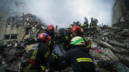 Кількість загиблих внаслідок удару по будинку у Дніпрі зросла до 40 - 285x160