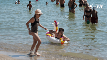 Безопасно ли купаться в Черном море во время аномальной жары — комментарий одесского эколога - 285x160