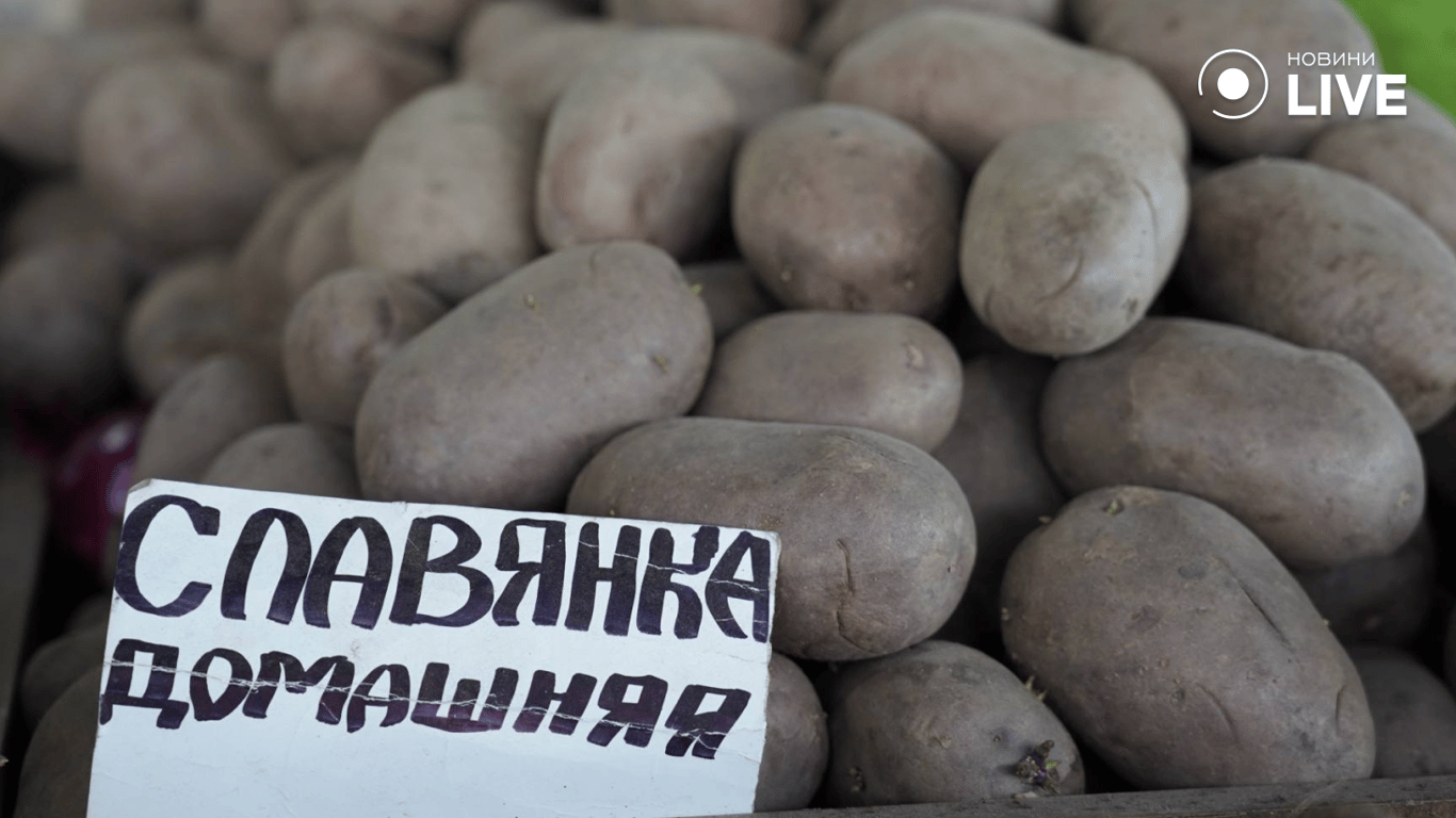Картопля на полицях Привозу в Одесі