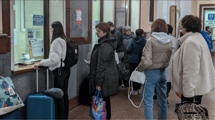 В Укрзалізниці попередили, за що провідник може не пустити пасажира в потяг - 290x166