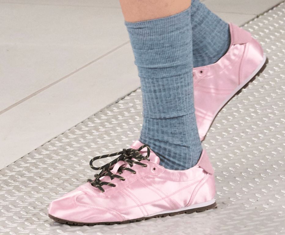 Сатинові кросівки для тих, хто хоче бути помітним