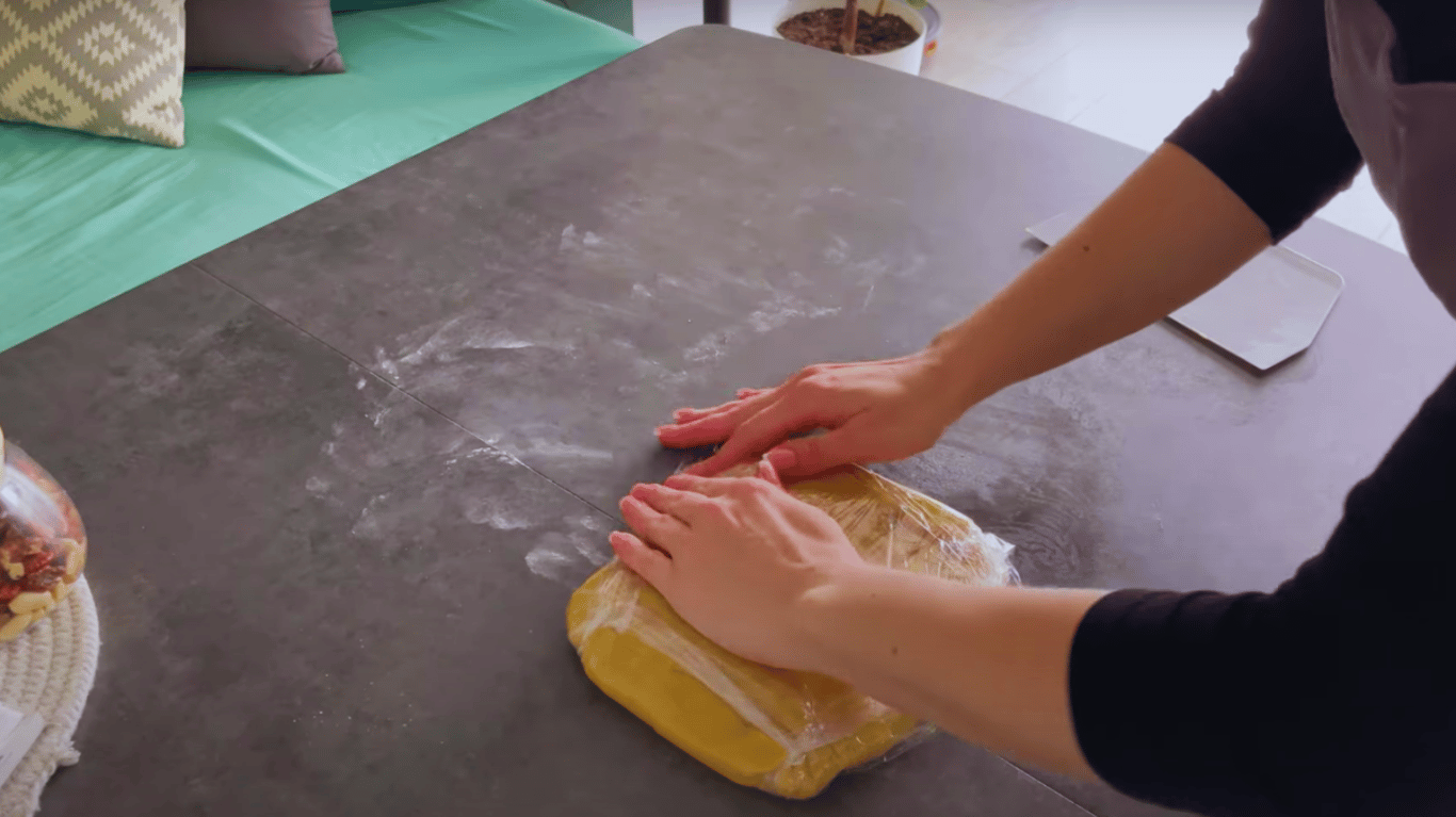 медовик з ягідною начинкою