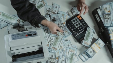 У Києві ліквідували обмінники, які продавали фальшиву валюту - 285x160
