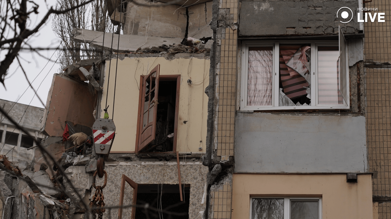 В Одесі розпочали демонтаж зруйнованої частини будинку на Добровольського — деталі