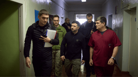 Зеленский посетил раненых защитников в Запорожье — фото - 290x166