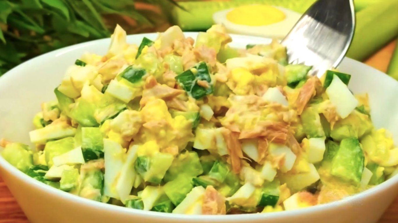 смачний білковий салат на сніданок 