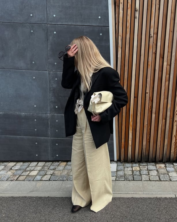 Трендовий колір штанів літа 2025