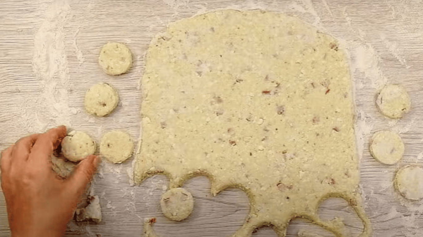 смачні сирники з картоплею та ковбасою