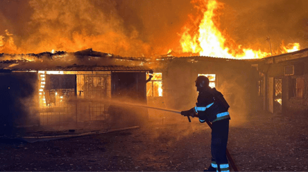 РФ из РСЗО ударила по Херсону — есть пострадавшие и масштабные пожары - 290x160