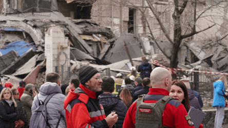 В Печерском районе Киева продолжается разбор завалов — какие последствия обстрела - 285x160