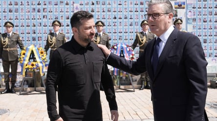 Зеленський і Стармер вшанували загиблих українських захисників - 304x171