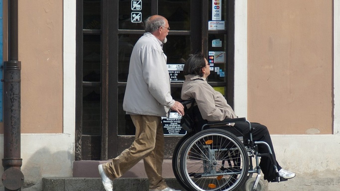 Соціальна допомога для людей з інвалідністю — яку пенсію очікувати наступного року