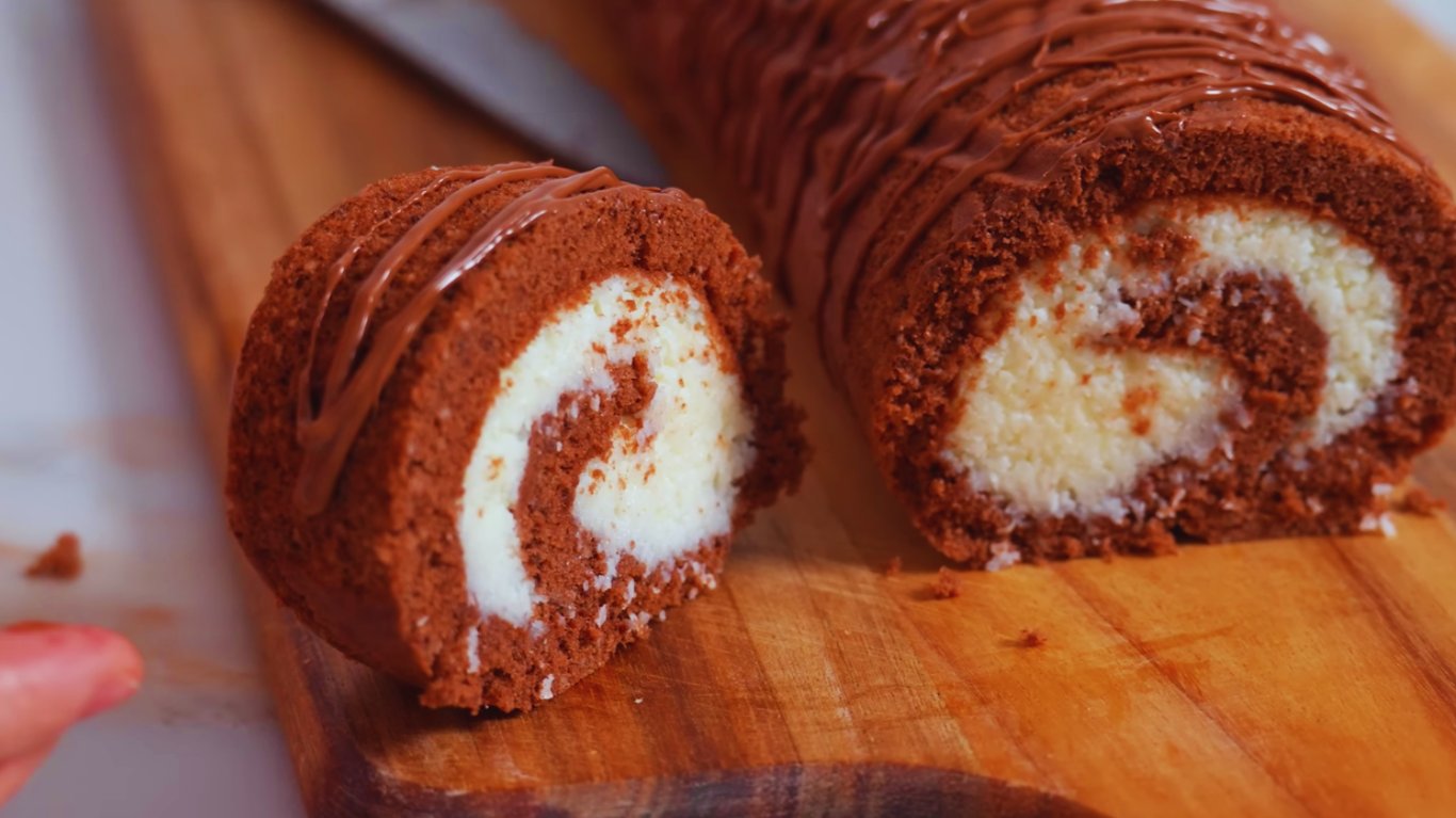 шоколадний рулет з кокосовим кремом