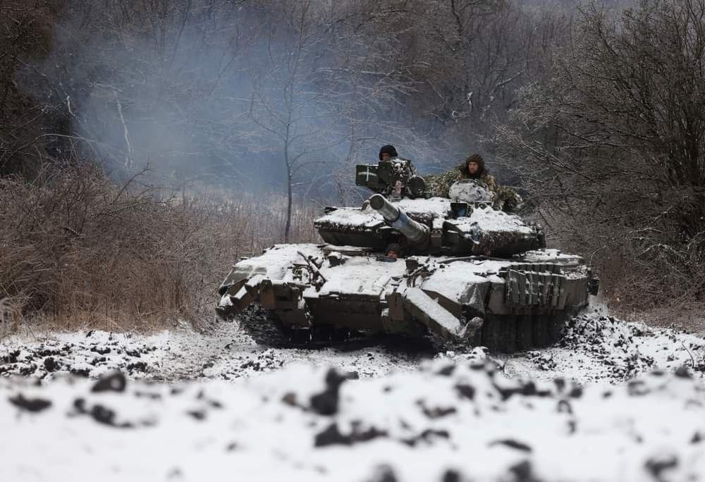 Военные Вооруженных сил Украины на танке