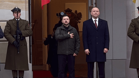 В Польше Зеленского встретили государственным гимном — видео - 290x160