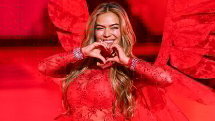 Karol G stuns with iconic bombshell hair at the 2025 VS show - 285x160