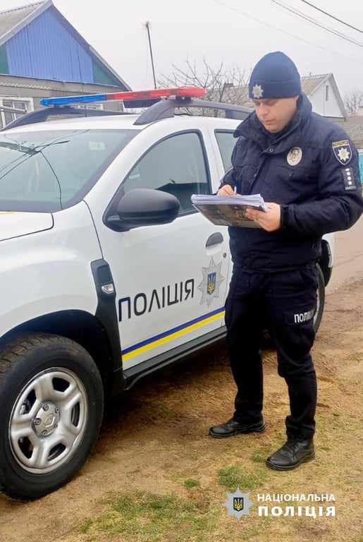 Била палкою  — на Одещині жінка знущалась з собаки - фото 1