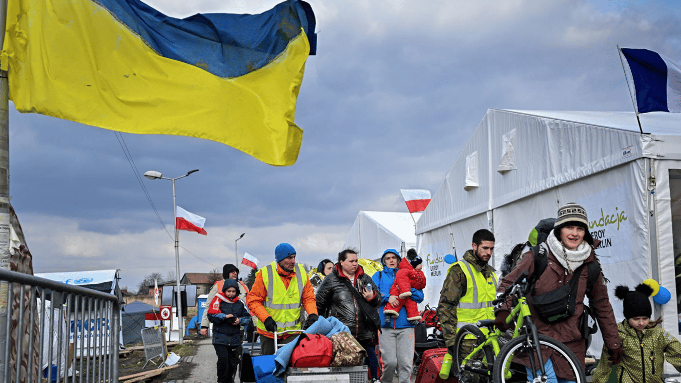 Скільки українських біженців планують повернутись додому — опитування ООН