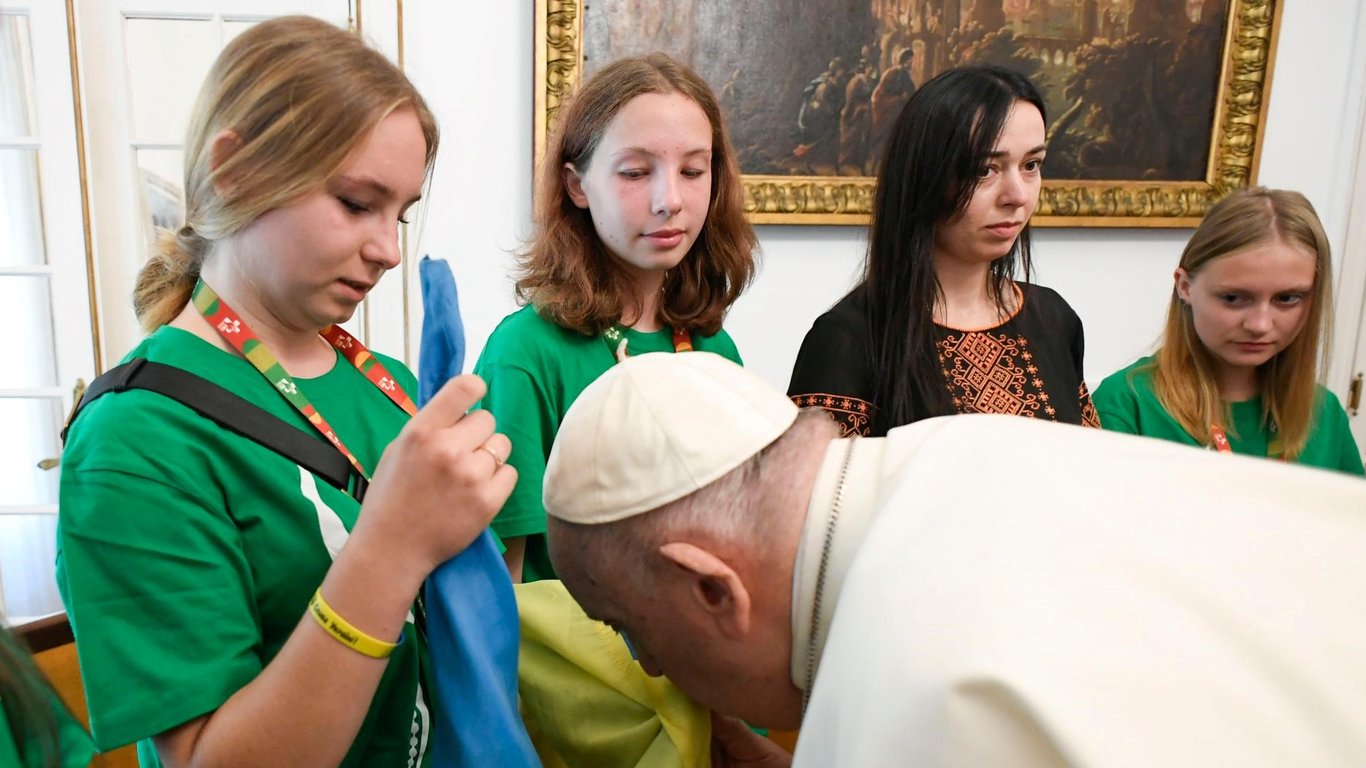Папа Римский помолился вместе с украинской молодежью