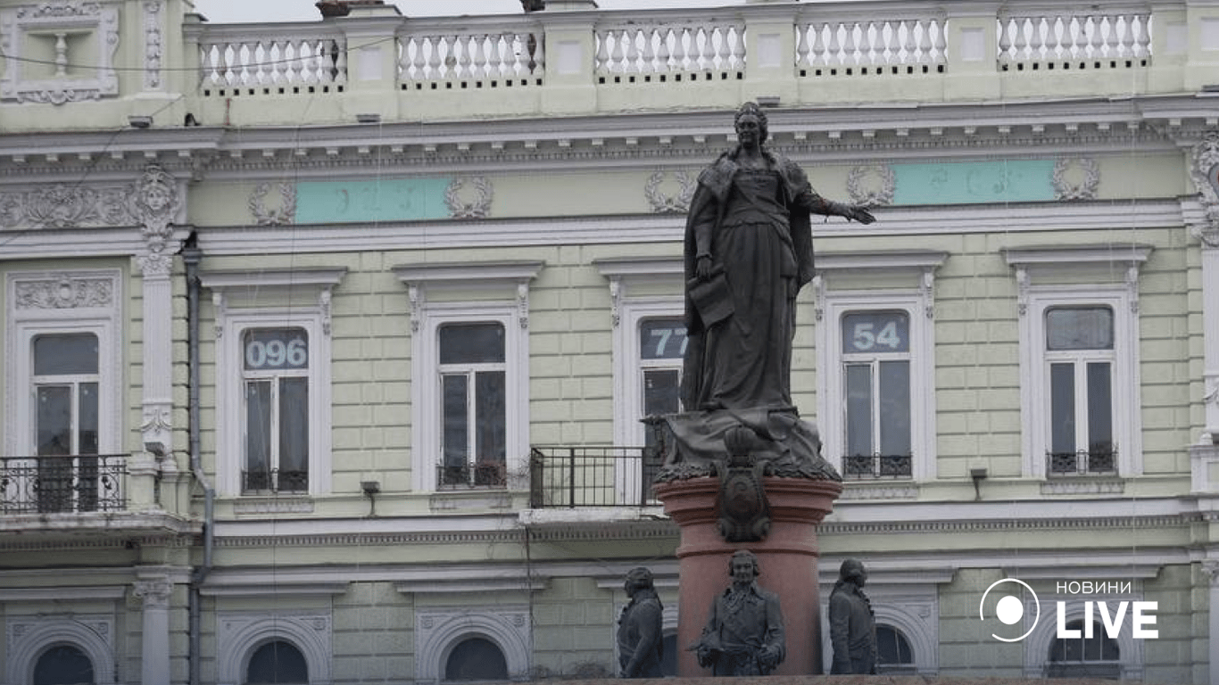 Як поживають  Катерина ІІ та Олександр Суворов: доля одеських пам'ятників - 250x140