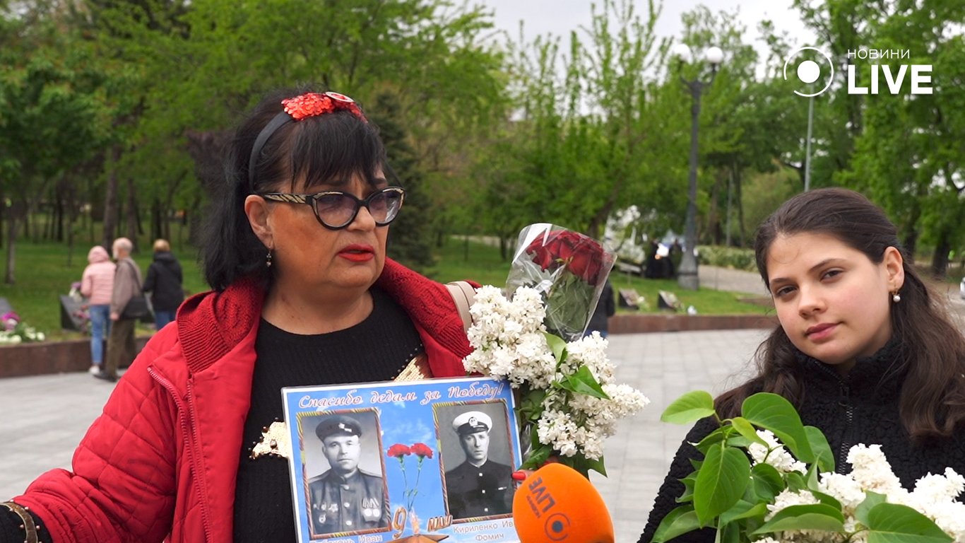 9 травня в Одесі — Алея Слави потопає у квітах - фото 7