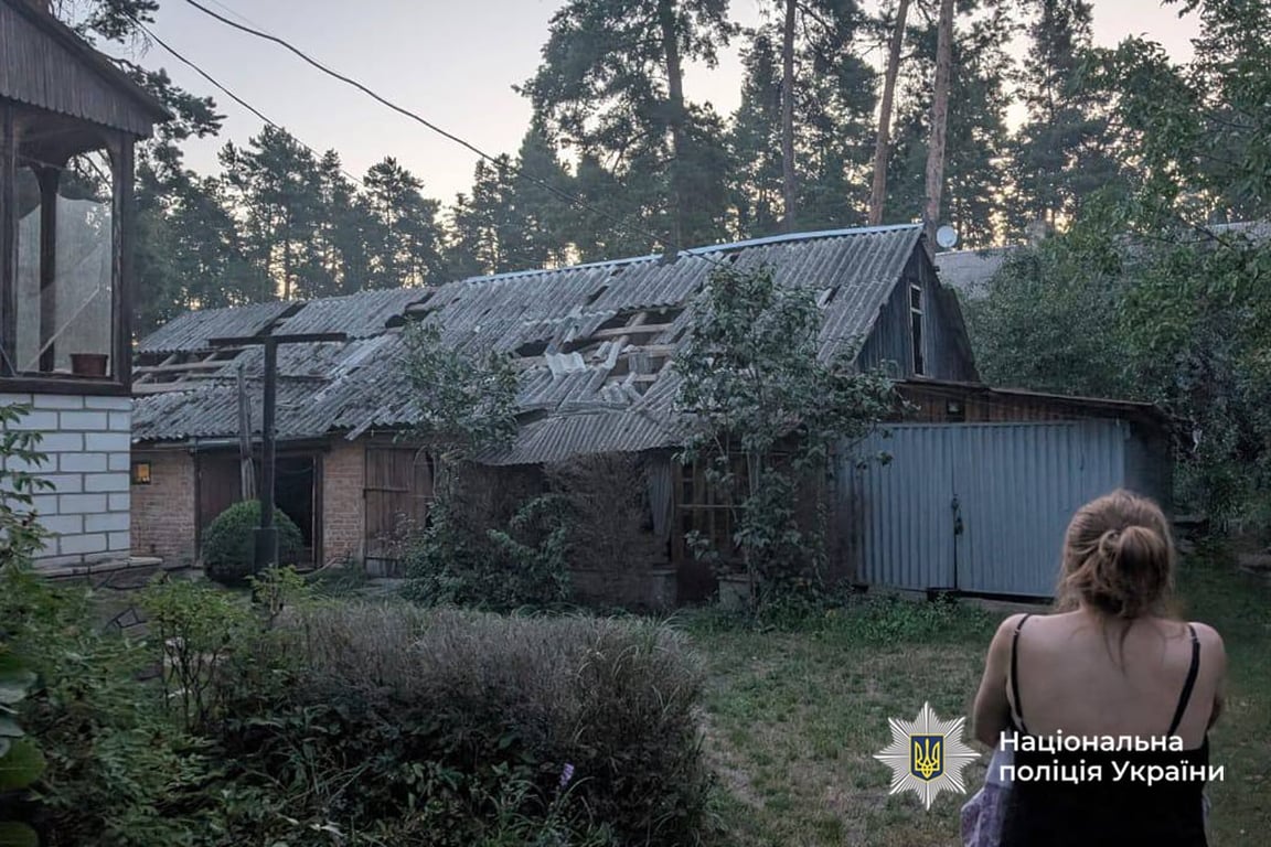 Пошкоджені житлові будинки внаслідок ракетної атаки на Черкаси
