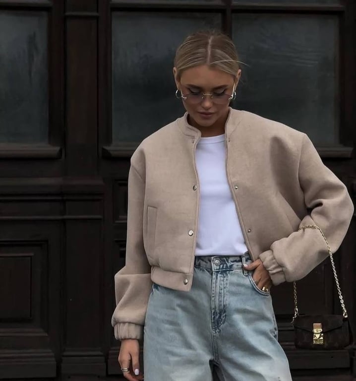 Бомбер ідеальний верхній одяг на теплу погоду