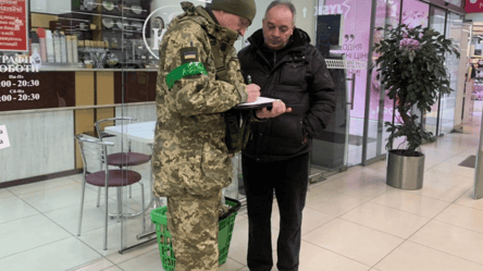 Під час війни ТЦК можуть вручати повістки чужим військовозобов'язаним - 285x160